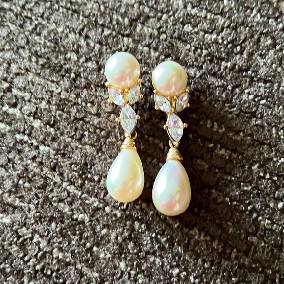 Dior Jewelry - Christian Dior drop pearl earring